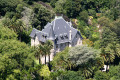 Castillo Enterrado en El Bosque